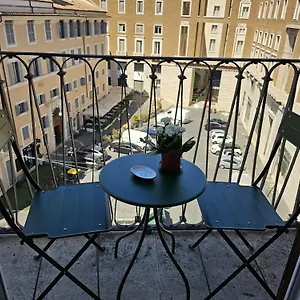 boutiqe-suites-della-croce.it-romehotels.com/